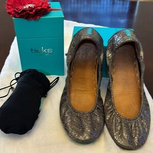 Tieks-size 10- Grey Patent leather